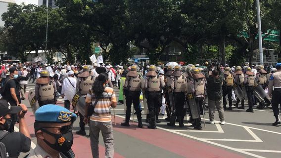 Situasi Terkini Aksi Pembebasan Rizieq Shihab, Massa Sempat Melawan Tapi Perlahan Mulai Bubar