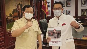 Beri Kado Buku 'Kepemimpinan Militer,' Ini yang Dibahas Prabowo Subianto-Ridwan Kamil