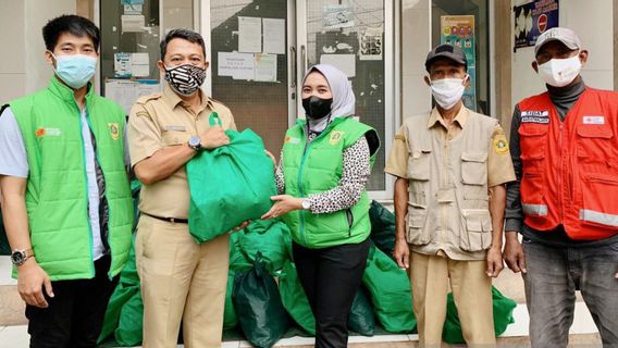 Bogor Gercep, Bupati Ade Yasin Bagi-bagi Bahan Makanan untuk Pasien COVID-19 Isolasi Mandiri