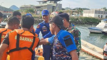 The Lalongkoe Tourism Ship Sank In The Waters Of Batu Tiga NTT