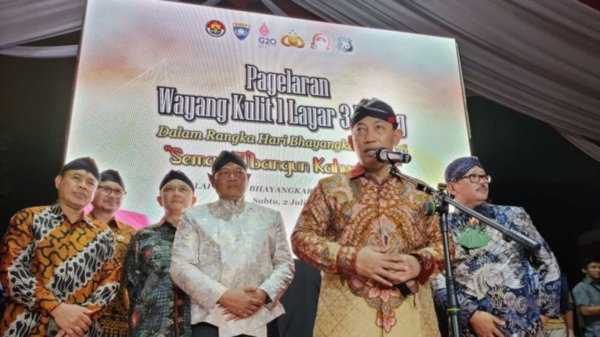 Celebrate Bhayangkara Day, Police Headquarters Holds Wayang Kulit Show All Night