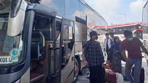 Petugas Terminal Pulo Gebang Temukan Beberapa Bus AKAP Tidak Layak Jalan untuk Mudik Lebaran 2023