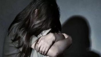 アンコル有料道路でムシカリに投獄された14歳の女性が心理テストを実施