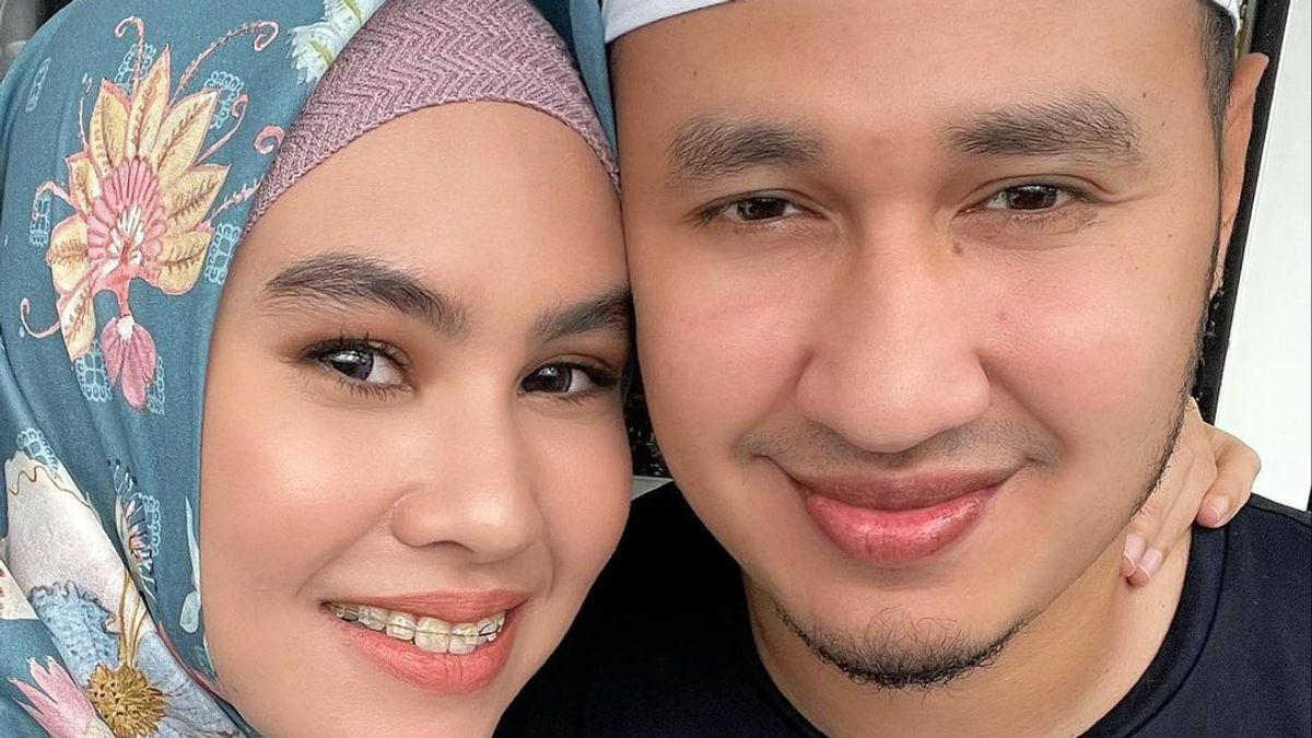 Le Mariage De Siri Rizky Billar Et Lesti Kejora Interrogés, Kartika Putri A également Traîné 