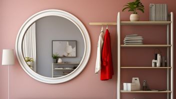 7 خدع لتزيين الجدران بالزجاج لجعل المساحة تشعر بأنها أوسع