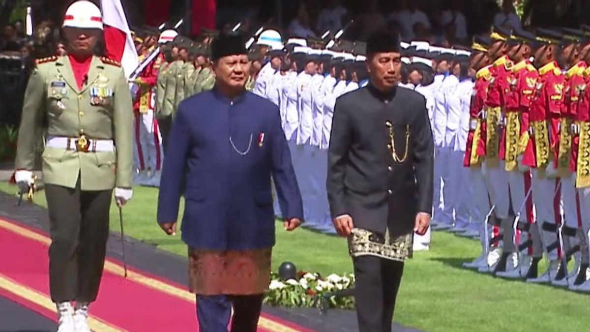 Prabowo's Welcome Ceremony And Jokowi's Release At The Palace Accompanied By The TNI Aircraft Flypass