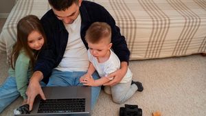 Cegah Anak Ketergantungan Gadget, Orang Tua Diminta Terapkan Aturan di Rumah