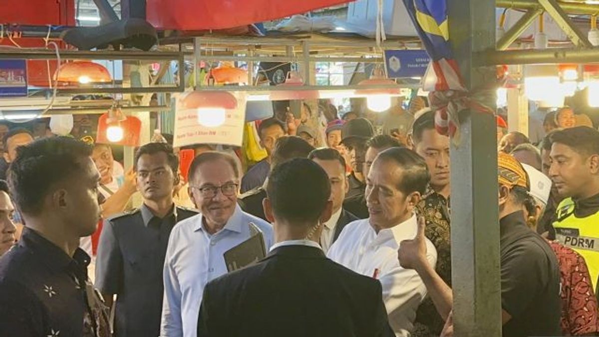 ジョコウィ大統領とアンワル・ブルスカン首相がマレーシアのチョウキットマーケットでインドネシア国民に熱狂的に歓迎
