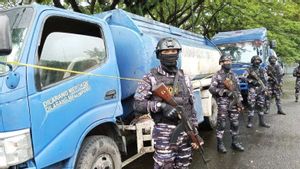    TNI AL Makassar Gagalkan Transaksi BBM Ilegal di tengah Laut