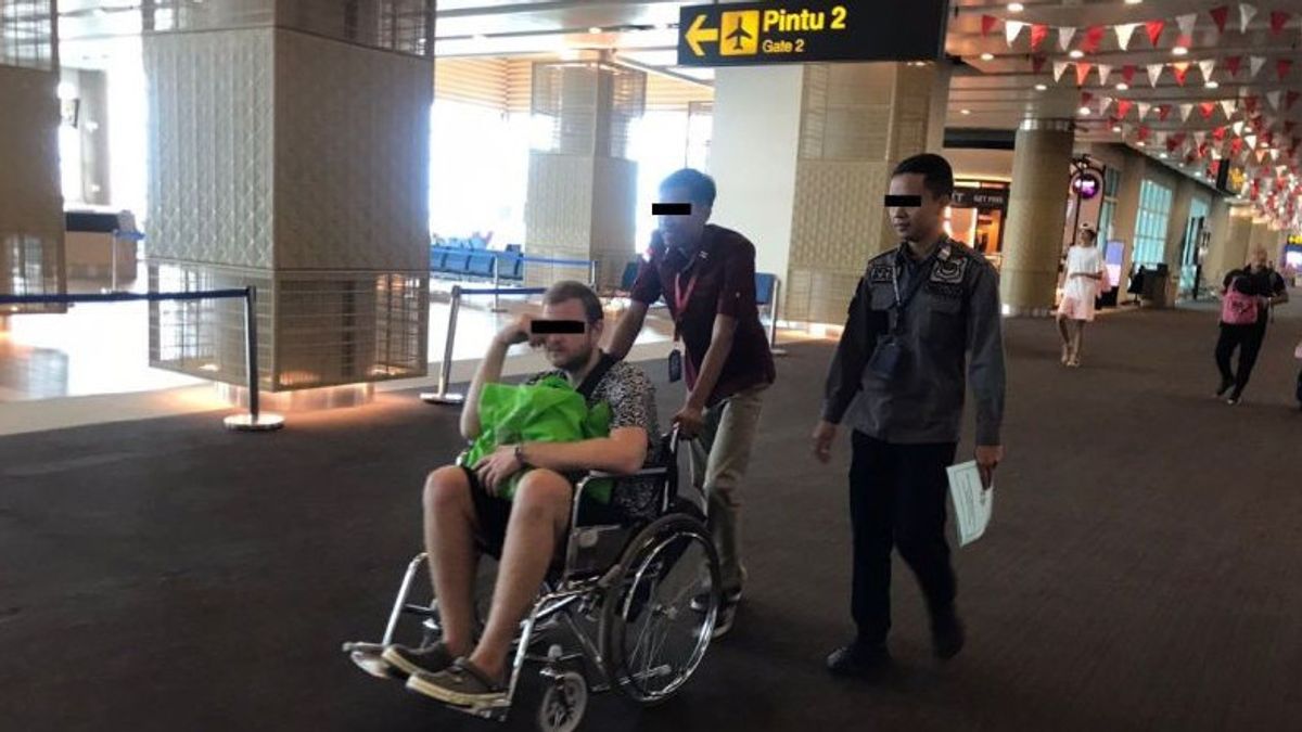 Wearing A Wheelchair, Russian Caucasians Ex-Deported Accident Prisoners From Bali