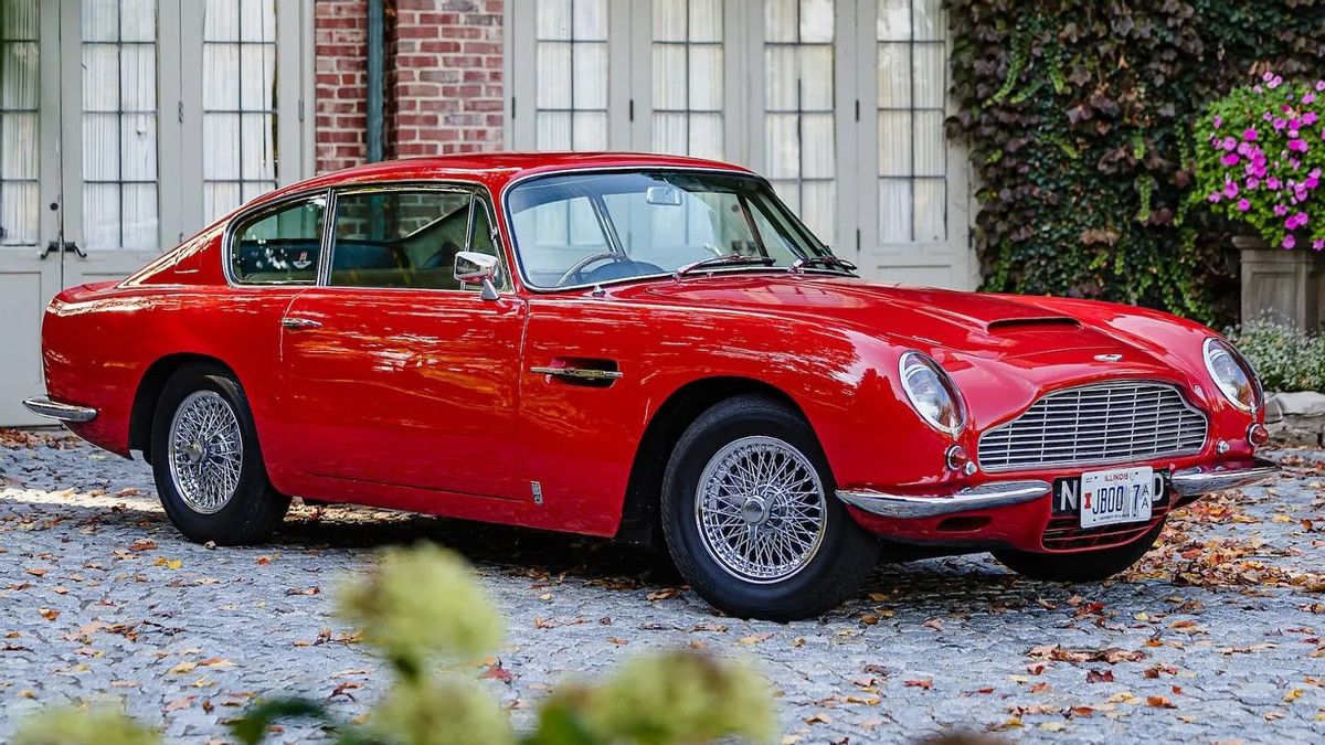 Je viens d’entrer dans la vente, Aston Martin DB6 Vantage 1966 modifiée échangé près de 2 milliards de roupies