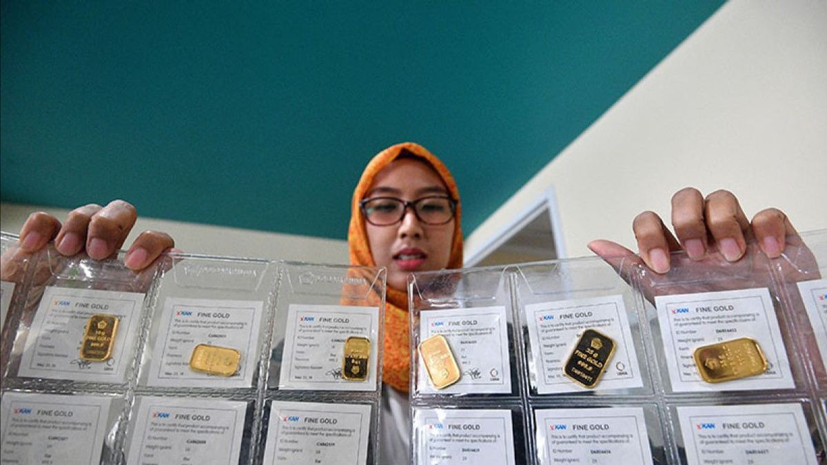 Harga Emas Antam Naik <i>Seceng</i> ke Rp2.407.000 per Gram