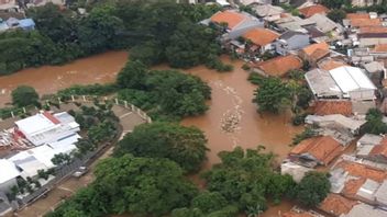 Ciliwung River Overflows, 16 RT Dans Le Sud De Jakarta A été Inondé Par Les Inondations