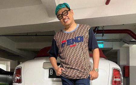 Balas Sindiran Pengacara Medina Zein, Uya Kuya Respons dengan Lagu Kepala Bapak Kau