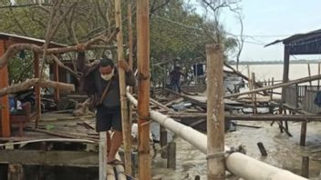 9 Houses In Demak Collapsed, 32 Were Badly Damaged By The Waves