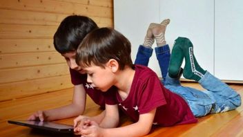 Controlling The Use Of Gadgets In Children For Healthy Development