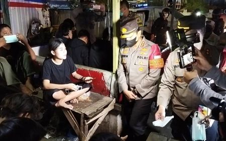 Tim Rajawali Polres Jaktim Sidak Remaja Berkerumun Langgar Prokes, Ditanya Sertifikat Vaksin