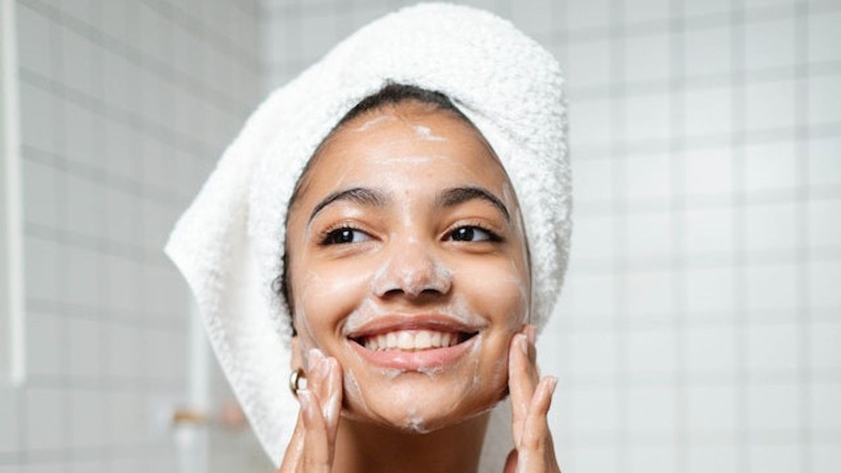 Pakar Sebut <i>Skincare</i> Berbahan Dasar Retinol Tak Perlu Disimpan di Kulkas
