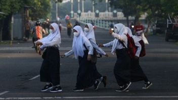 在斋月期间，雅加达的学校放学时间最晚为14.00 WIB