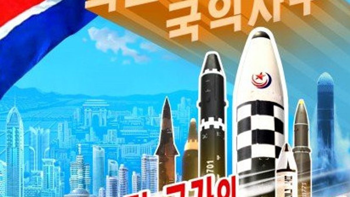 朝鲜展示新的宣传海报，展示火星-15和火星-17洲际弹道导弹