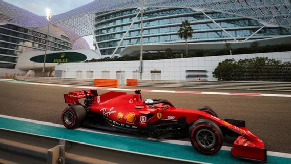 Vettel Pamit dari Ferrari dengan Lagu dan Trofi