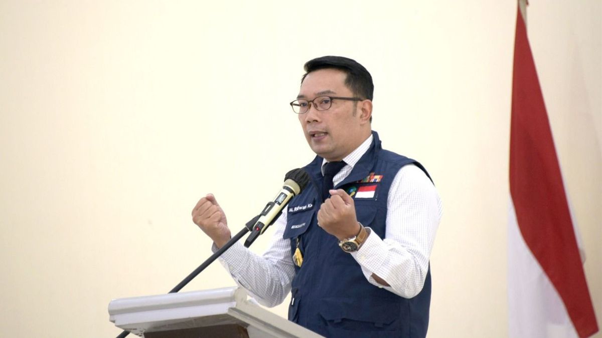 المضي قدما في انتخابات حاكم جاوة الغربية لعام 2024 ، يسلم رضوان كامل نائب المرشح إلى الحزب السياسي الداعم
