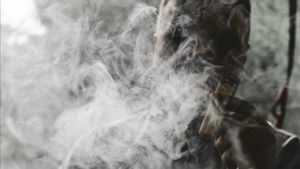 Kemenkes Serukan Larangan Jual Rokok ke Usia di Bawah 21 Tahun