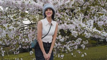 Set In Sakura Flower, Take A Peek At Anya Geraldine's Beautiful Portrait On Vacation In Japan