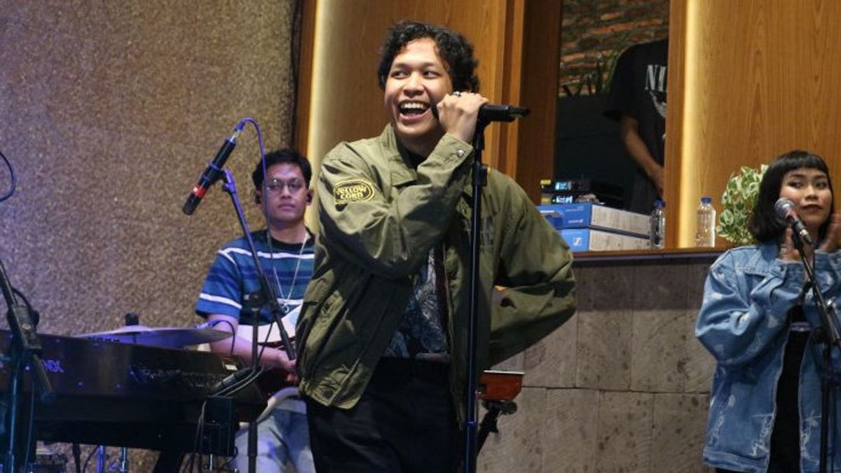 Hindia Bakal Beri Kejutan Berbeda di Tiap Kota pada Tur Album Kedua 