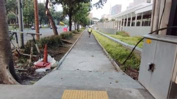 コンクリート製の障壁が取り除かれ、米国大使館の正面歩道がアクセス可能になりました