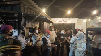 Le Groupe De Travail Sur La COVID-19, Bandarlampung City, Dissout Un Concert Caritatif Qui Présente Des Feuilles Vertes