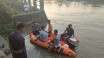 انزلق عند محاولة التبول ، غرق صبي يبلغ من العمر 4 سنوات في نهر كامبار