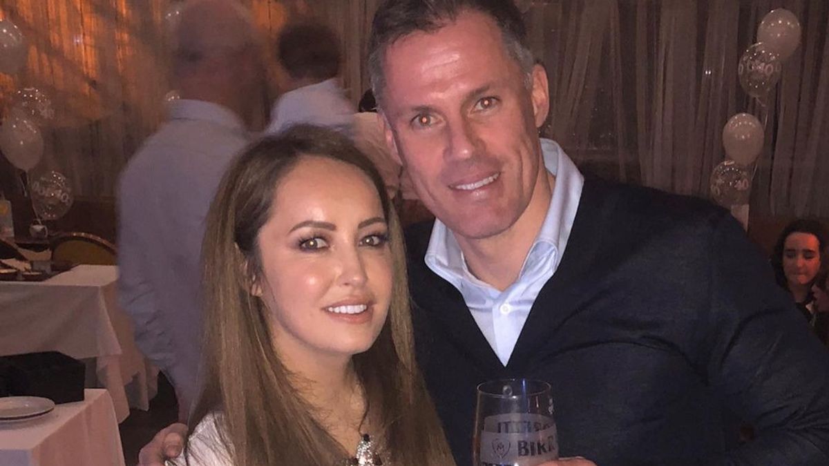 Eks Pemain Liverpool Ini Puji Suara Istri Jamie Carragher yang Nyanyikan Lagu Adele: <i>Wow!</i> Luar Biasa!