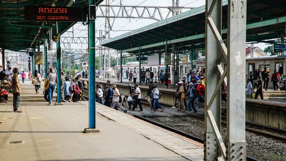 La Complexité De La Réglementation De La Densité De File D’attente Jabodetabek KRL Tous Les Lundis Matins