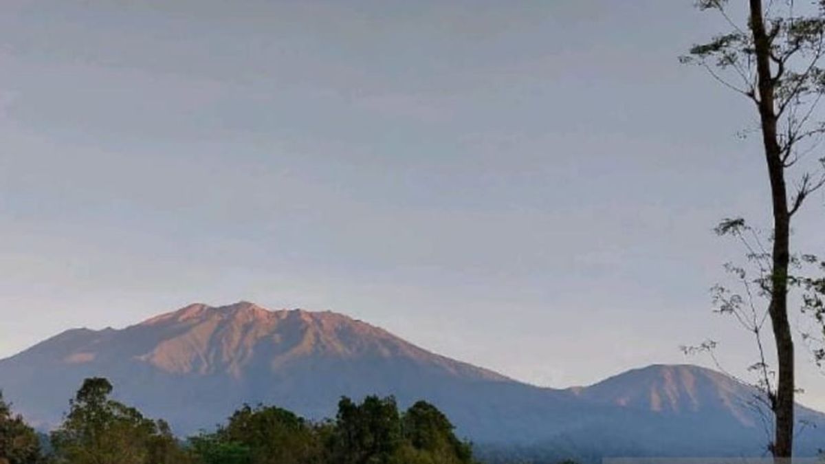 The Status Of Mount Raung In East Java Rises To Alert