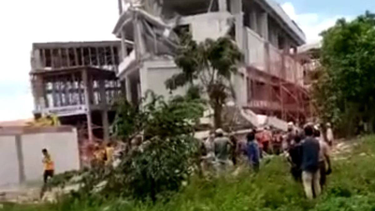 96 Le Projet De Construction De L’école Secondaire Cengkareng S’effondre, 4 Travailleurs De La Construction Blessés