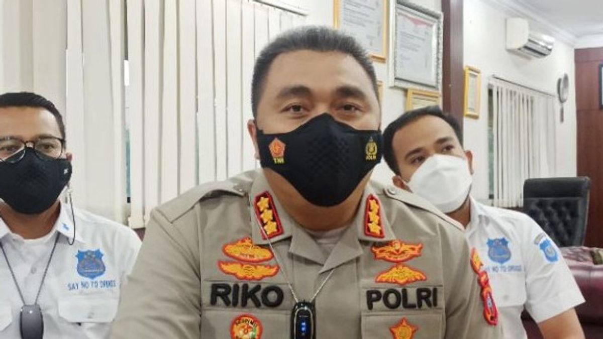 Le Conducteur D’Angkot Medan Penerobos Traverse Le Train Qui A Bu Du Tuak Et Utilisé De La Méthamhétamine Si Suspect