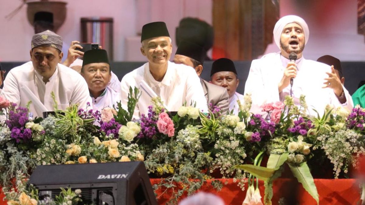 Ganjar Pranowo Ikut Gaungkan Salawat, Habib Syech: 未来不仅是中爪哇,而且是印度尼西亚 Bersalawat