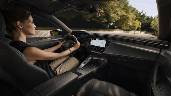 最新のPeとり 308は、新しいエンジンのデザインと選択でより魅惑的に見えます