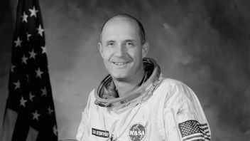 جاكرتا - ناسا تعطي تكريما أخيرا لتوماس ستا فورد ، رائد الفضاء في مهمة أبولو