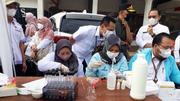 Caution When Buying Takjil, Kediri Health Office Officers Find Borax At Snacks Market
