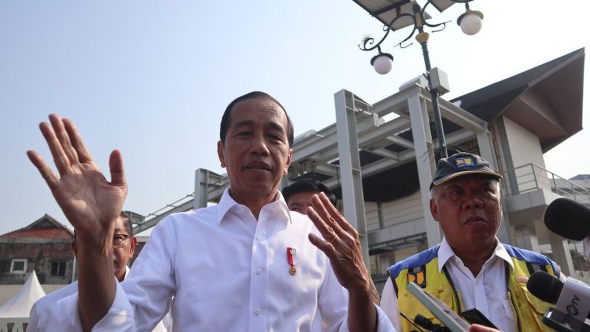 While Laughing, Jokowi Said Support To One Of The Presidential Candidates Ask Gibran Directly