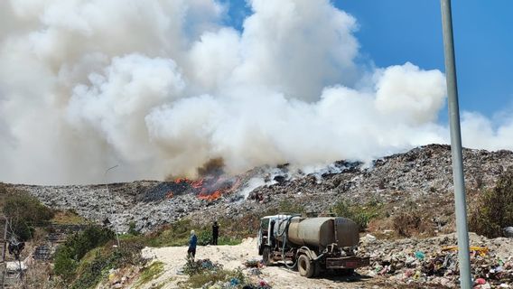 スウンデンパサール埋立地火災の煙はングラライ空港の飛行活動を妨げません