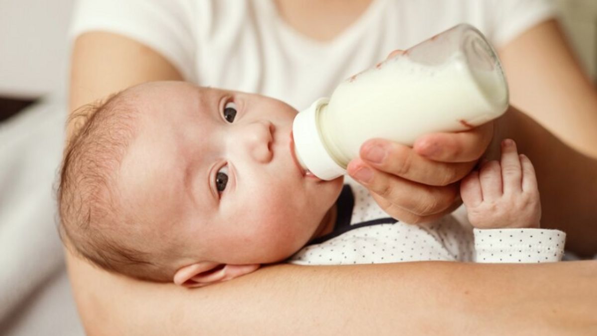 Comment choisir le lait pour un enfant de 1 an de formule, n'achetez pas maman