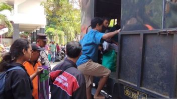 Flood Refugees In Kudus Start Returning Home