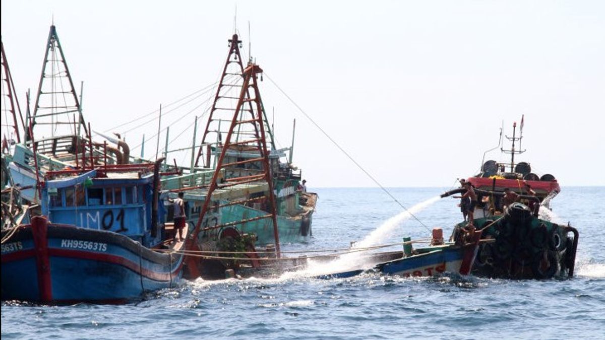 Vietnamese And Thai Fishermen Are Increasingly Daring To Plunder The Natuna Sea