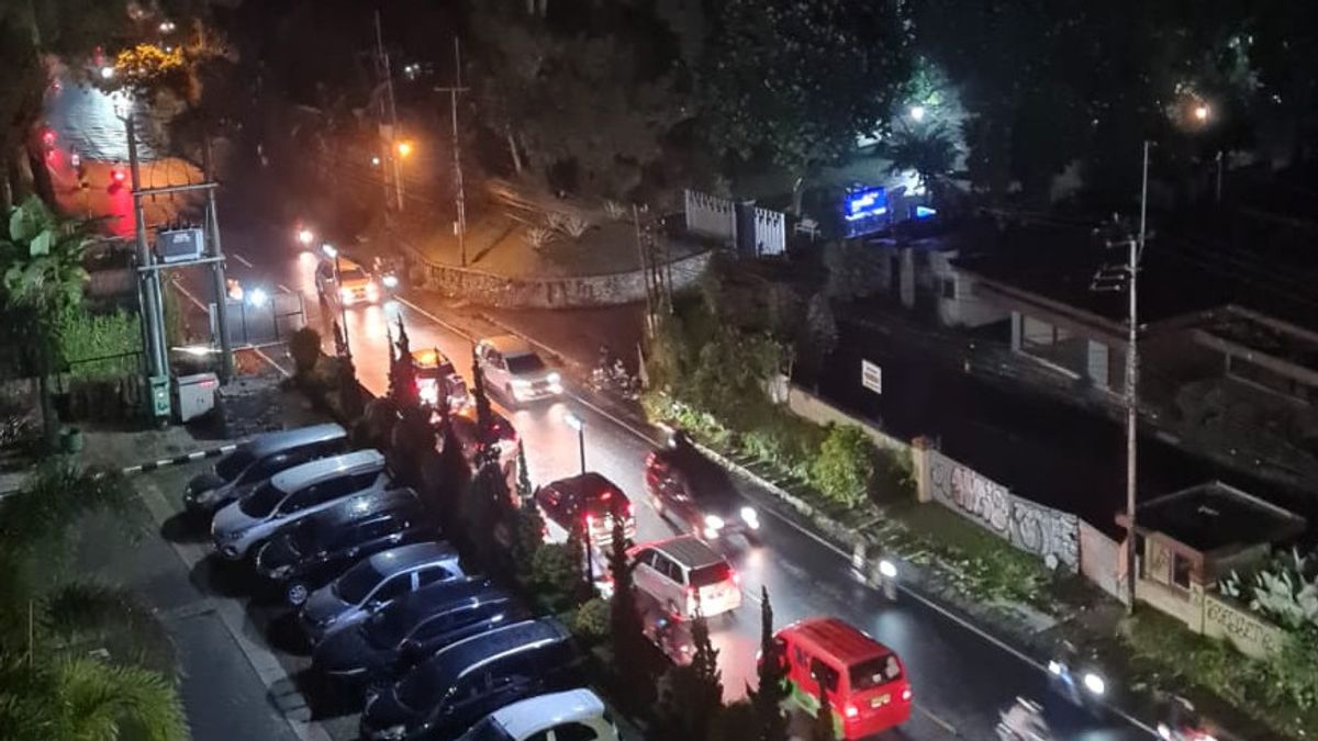 Setelah 6 Jam One Way ke Jakarta, Jalur Puncak Kini Normal Lagi, Begini Penampakan Lalin Pukul 21.30