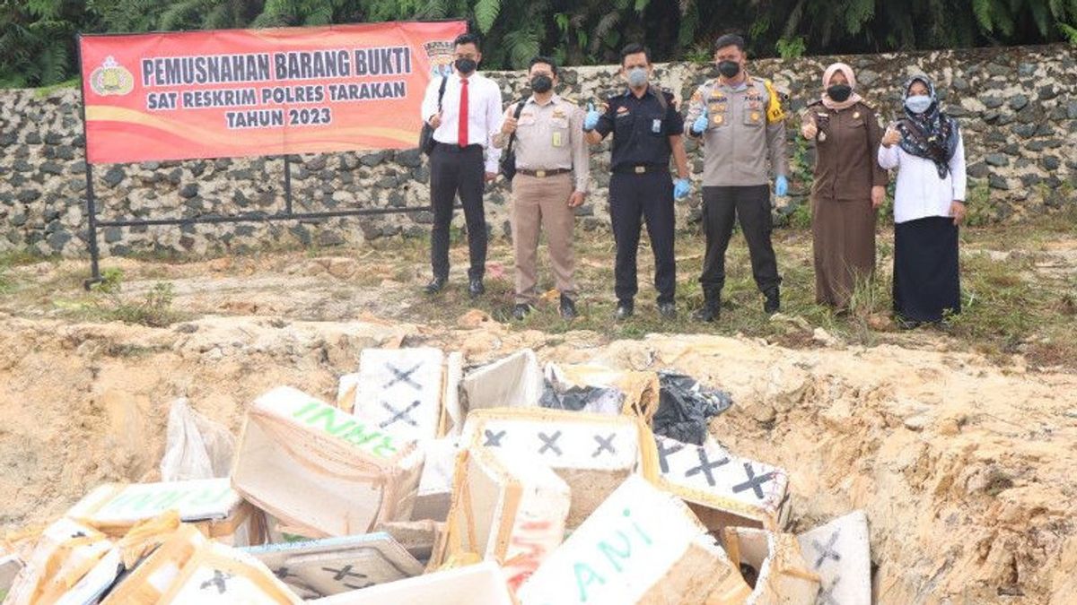 Polres Tarakan Musnahkan 56 Boks Ikan dan 24 Boks Cumi dari Malaysia