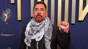 Dipakai Javier Bardem di Emmy Awards 2025, Apa Makna Keffiyeh?