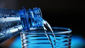 Tips Menghadapi Cuaca Panas dari Minum Air Dingin hingga Pakai Tabir Surya 
